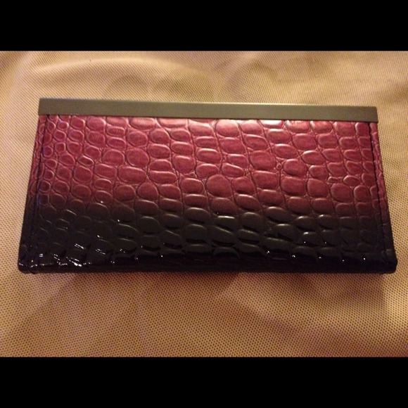 Faux Gator Skin Wallet - Picture 3 of 4