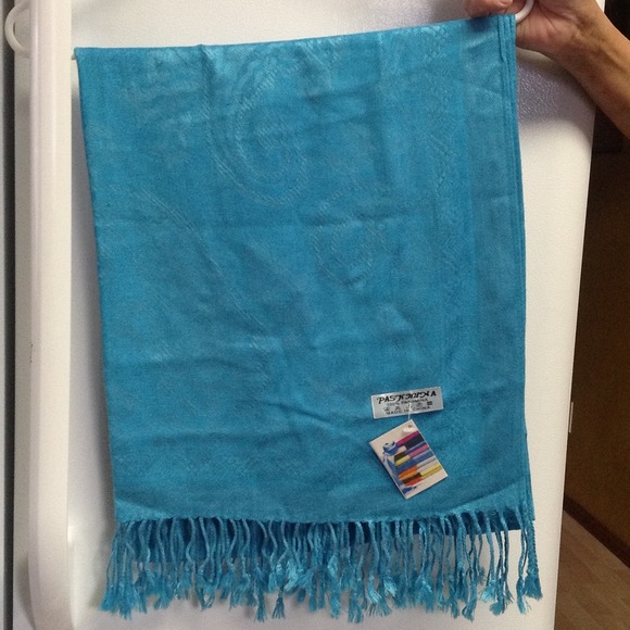 Pretty blue scarf!!!!!