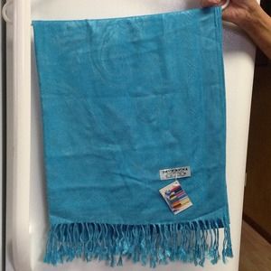 Pretty blue scarf!!!!!