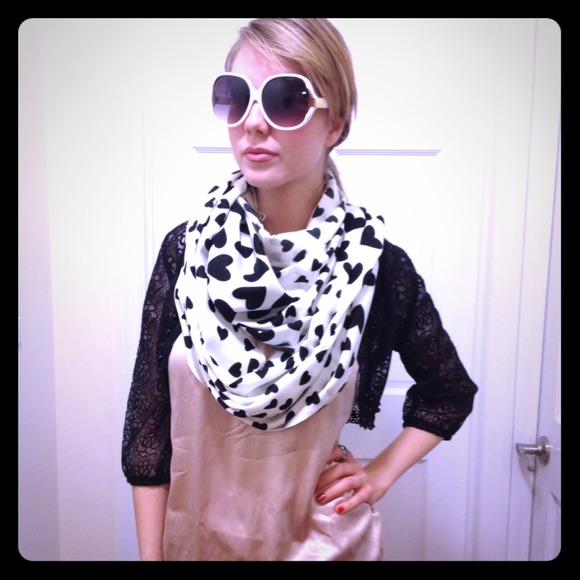 ❌SOLD❌ White & black scarf with hearts print.