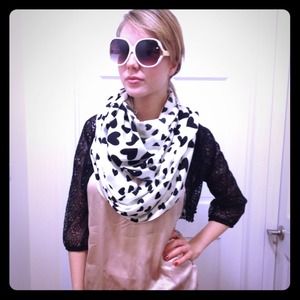 ❌SOLD❌ White & black scarf with hearts print.