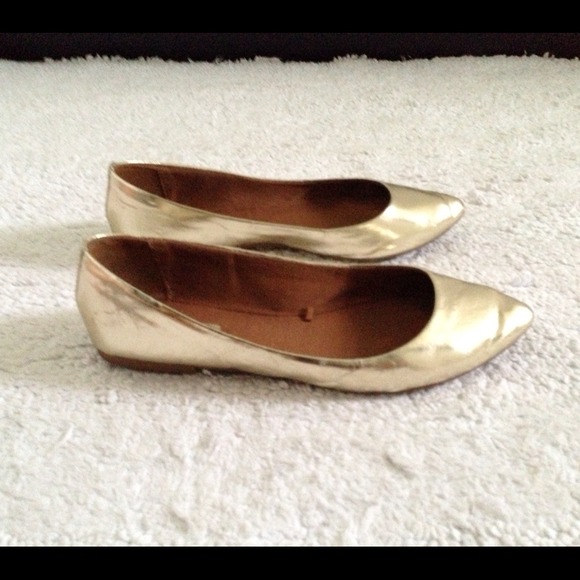 🔴SOLD🔴 Bundle! Zara gold flats