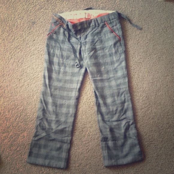 Cute cropped Abercrombie plaid pants size 4