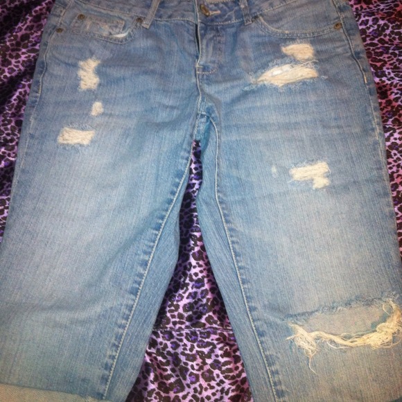 Light washed capris