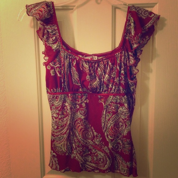 trixxi Tops - Adorable ruffled top🌸