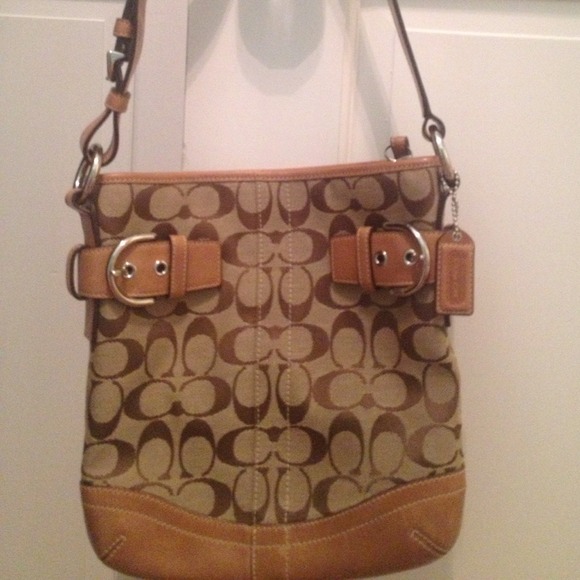 Beautiful Camel Coach Signature Handbag