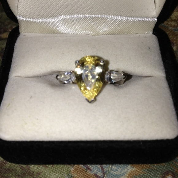 Sterling silver pear shaped yellow cz ring.