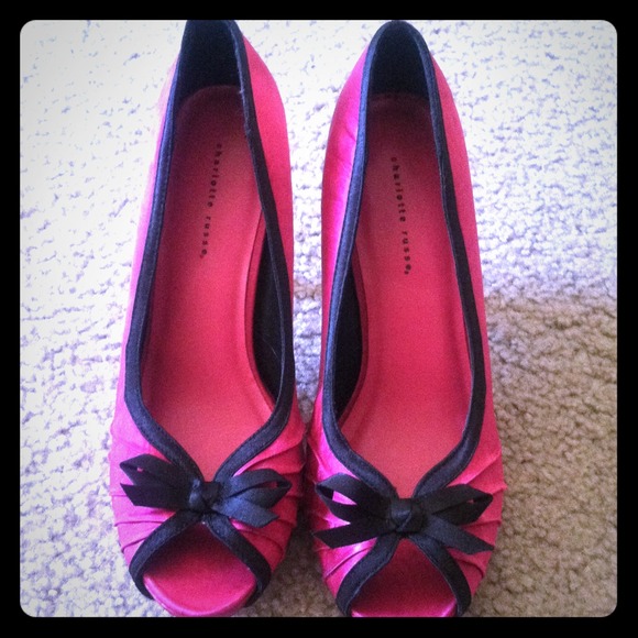 Size 8 pink bow pumps