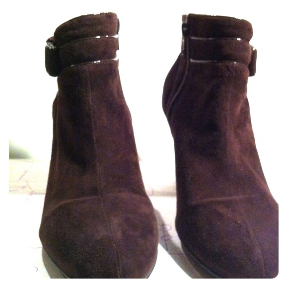 Brown suede boots - Picture 1 of 3