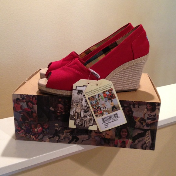 SOLD!!!!TOMS Wedges Canvas Rope Sole