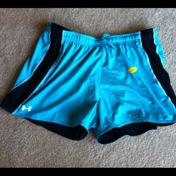 🚫SOLD IN BUNDLE🚫Under Armor Shorts