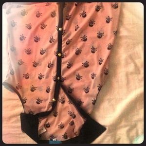 Skelton skirt with gold spike buttons👚