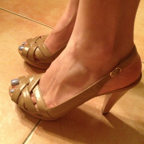 Charles David pumps- leAther like new/ Mint cond! - Picture 1 of 4