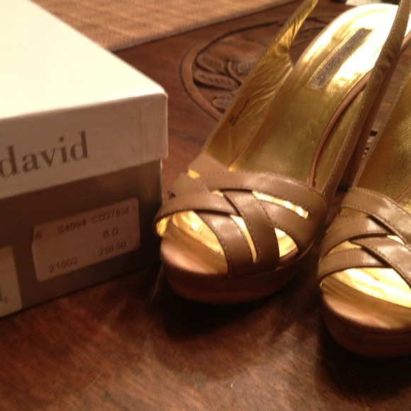 Charles David pumps- leAther like new/ Mint cond! - Picture 2 of 4