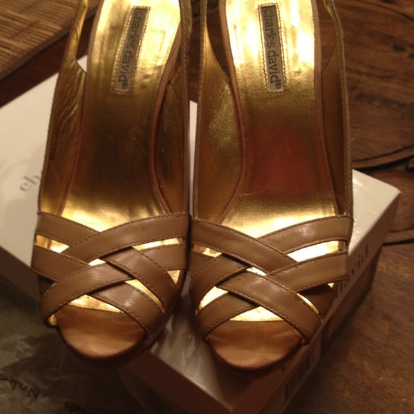 Charles David pumps- leAther like new/ Mint cond! - Picture 3 of 4