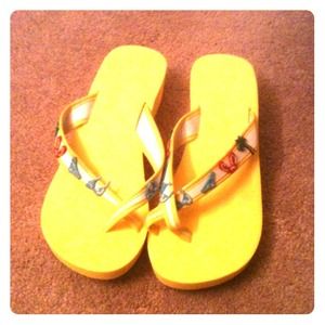 Yellow and white kitsch sandals NWT