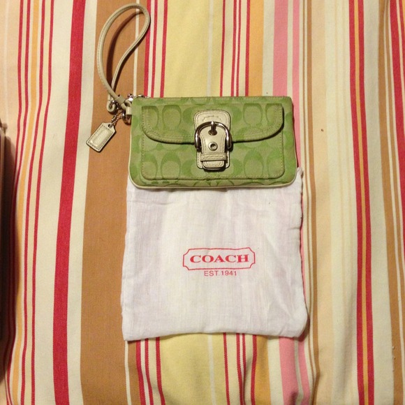 🌺🌸SOLD🌸🌺🌷 Coach wristlet💐