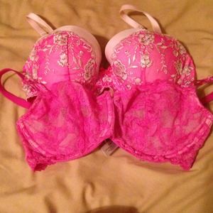 Bundle!! 2 VS bra 😃😉