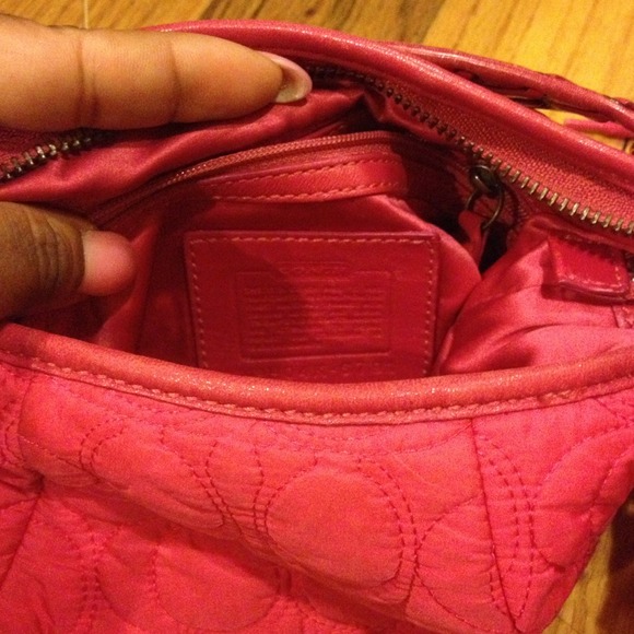 Authentic !!!COACH SET FUCHSIA PINK WIT FUR ON IT - Picture 2 of 4
