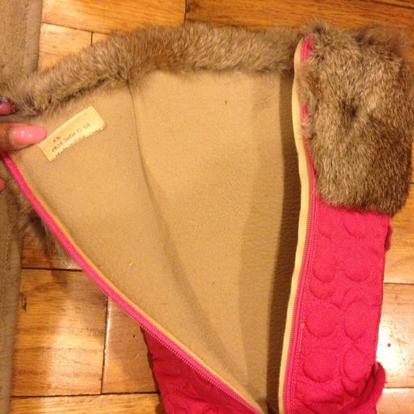 Authentic !!!COACH SET FUCHSIA PINK WIT FUR ON IT - Picture 4 of 4
