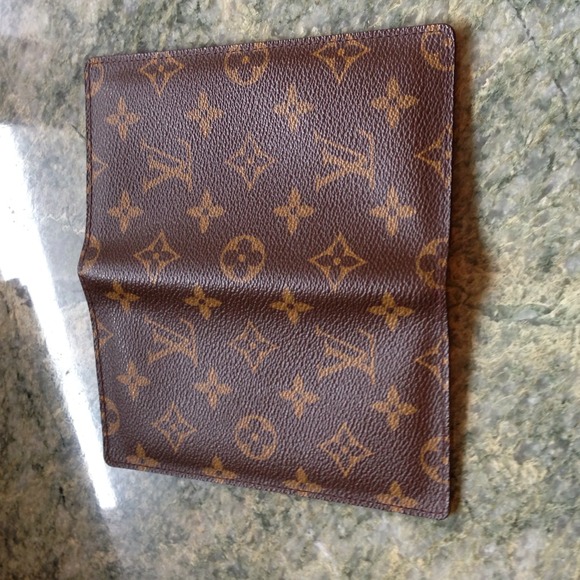 SOLD. 💯Auth. Lv checkbook - Picture 3 of 4