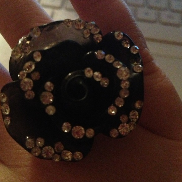 Black flower ring