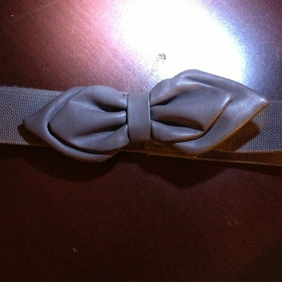 ✨BUNDLED✨Super Cutesy Gray Belt with Bow. main image 2