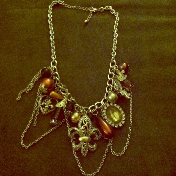 Flor de Lei Necklace purple and silver