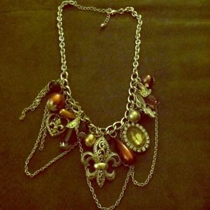 Flor de Lei Necklace purple and silver