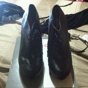 BOOTIESS!
