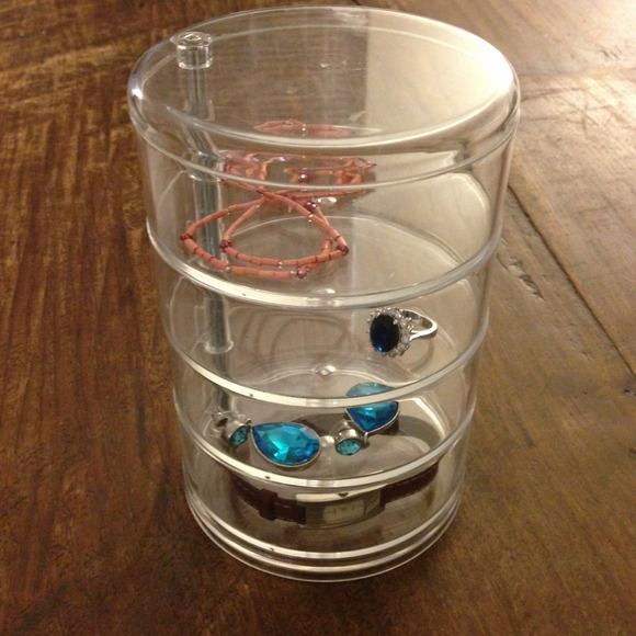 Jewelry organizer tower