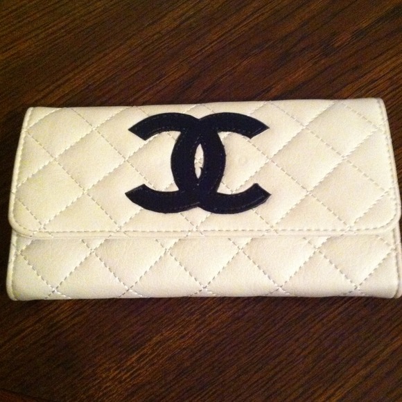 Chanel wallet from purse party