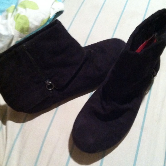 Black ankle high boots