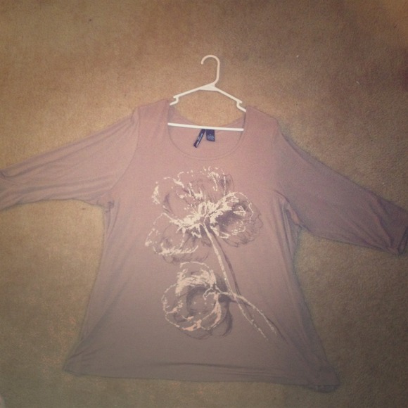 🚫SOLD🚫3/4 sleeve Cute shirt