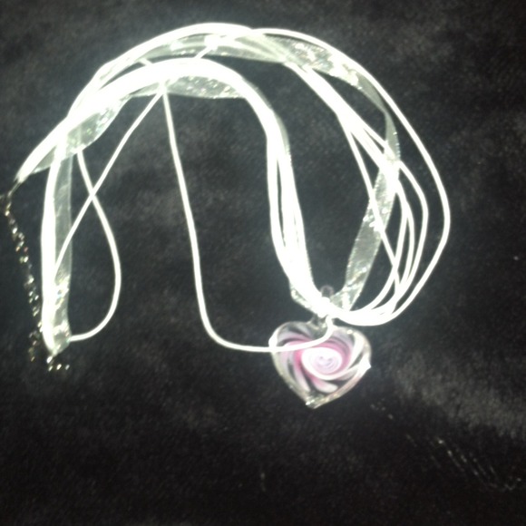 Glass heart pendant necklace