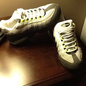 Nike Air Max 95 size 6 Youth, 8 women's