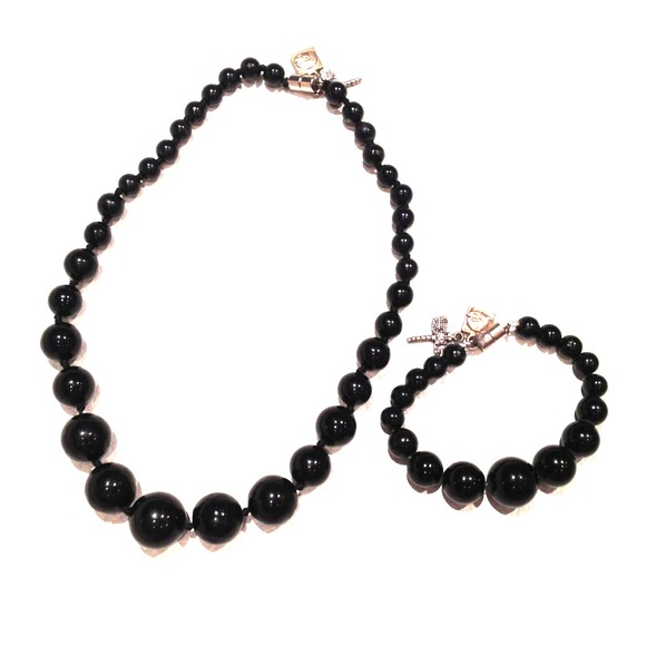 Set of necklace and bracelet