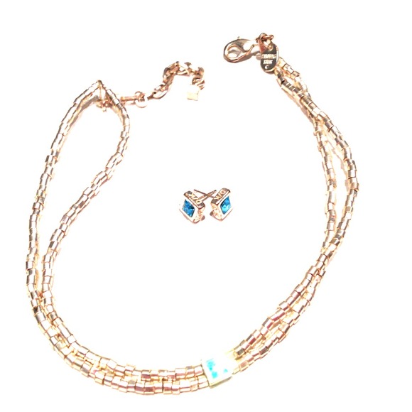 REDUCED! Set of necklace and stud earrings.