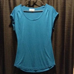 Scoop neck top