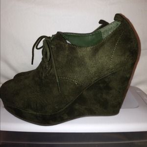 Olive booties