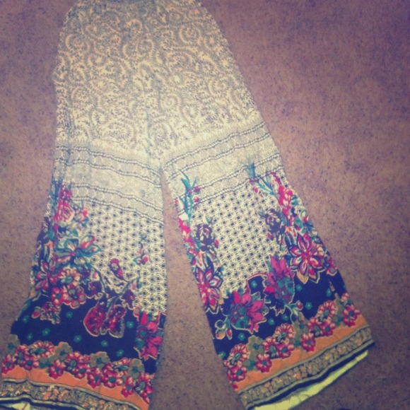 boho/hippie flowy pants✌