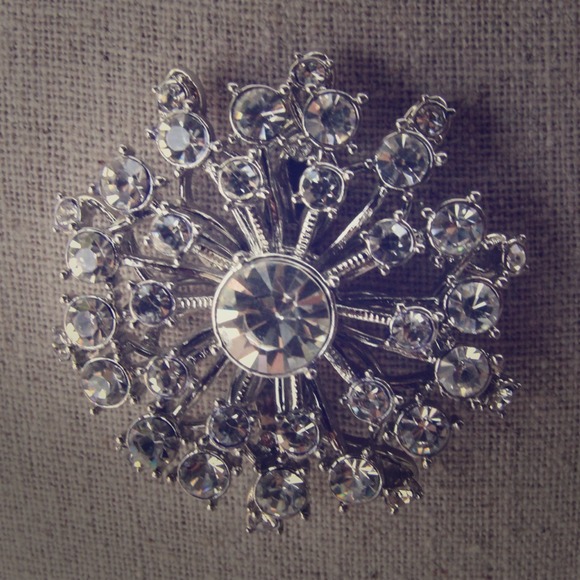 Vintage Starburst Brooch & La Coco Chain Necklace