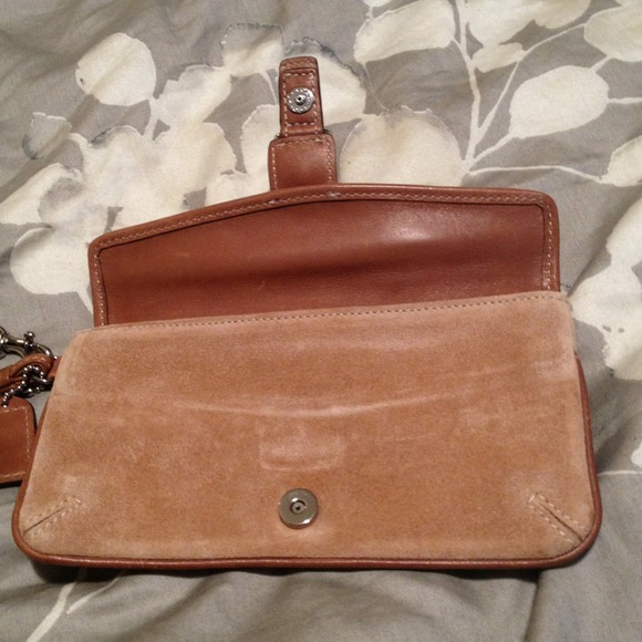 Coach wristlet - Picture 2 of 4