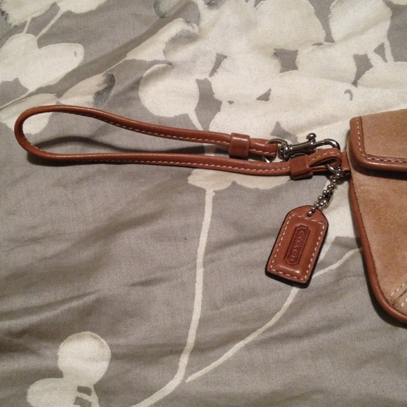 Coach wristlet - Picture 3 of 4
