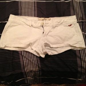 White hollister shorts!