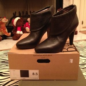 Banana Republic Black Leather Ankle Bootie