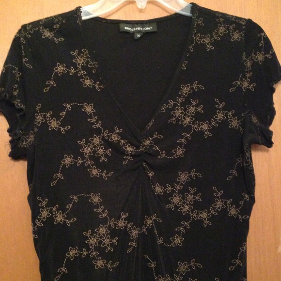 Cute top - Picture 2 of 2