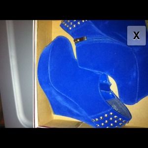 Blue suede wedge boots