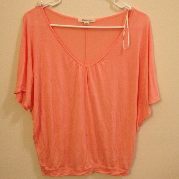 ⛔ SOLD 🌸Coral pink shirt🌸⛔
