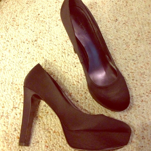 NW Mellitta black Satin. In good condition!!